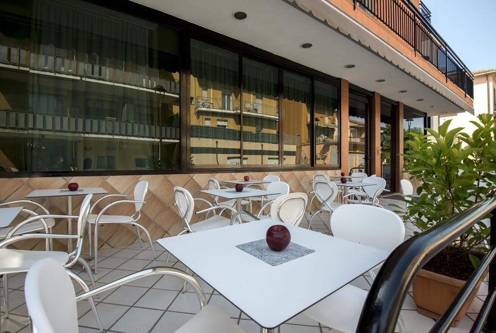 רימיני Hotel Scarlet מראה חיצוני תמונה