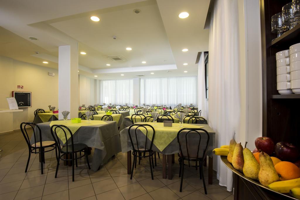 רימיני Hotel Scarlet מראה חיצוני תמונה